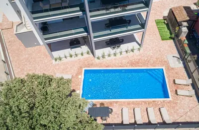 Bazen u objektu Apartments OKIT ili u blizini