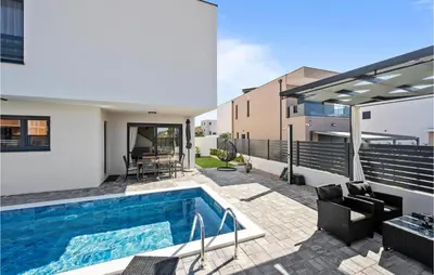 Bazen u objektu Awesome Home In Vodice ili u blizini
