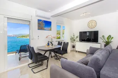 TV i/ili zabavni centar u objektu Panoramic apartment Malis