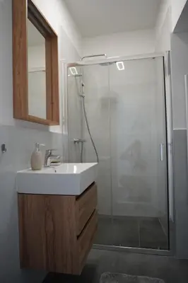 Kupaonica u objektu Fjaka Apartments & Rooms