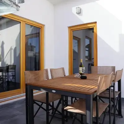 Fjaka Apartments & Rooms
