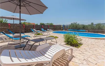 Bazen u objektu Nice Home In Konjevrate With Wifi ili u blizini
