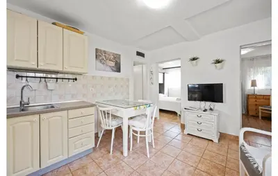 Kuhinja ili čajna kuhinja u objektu 2 Bedroom Nice Home In Brodarica