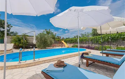 Bazen u objektu Holiday Home - Sibenik-Dubrava ili u blizini