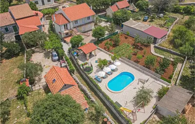 Bazen u objektu Holiday Home - Sibenik-Dubrava ili u blizini