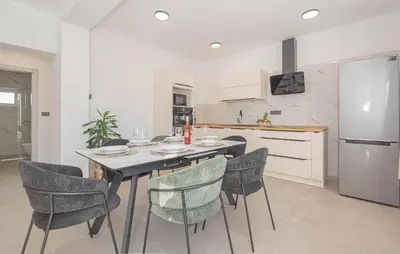 Kuhinja ili čajna kuhinja u objektu Holiday Home - Sibenik-Dubrava