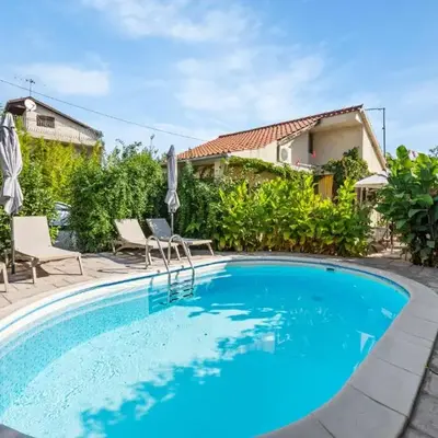Nice Apartment In Brodarica With Wifi