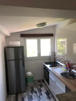 Kuhinja ili čajna kuhinja u objektu Tisno Central Apartments