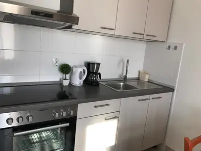 Kuhinja ili čajna kuhinja u objektu Tisno Central Apartments
