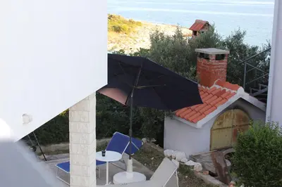 Bazen u objektu Beach House Paradiso ili u blizini
