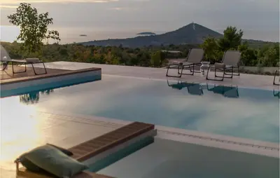 Pogled na planine ili pogled na planine iz vikendica