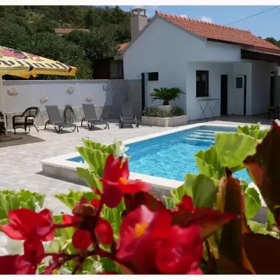 House Luketini dvori