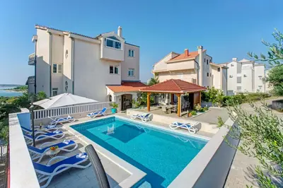 Bazen u objektu Apartments Plavi Biser ili u blizini