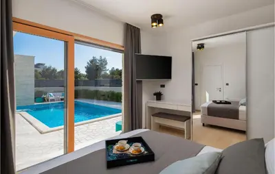 Bazen u objektu Villa Quentin ili u blizini