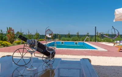 Bazen u objektu Villa Barbara ili u blizini