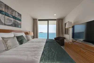 Krevet ili kreveti u jedinici u objektu Attractive Rogoznica Villa 5 Bedrooms Villa Precious Amazing Sea Views