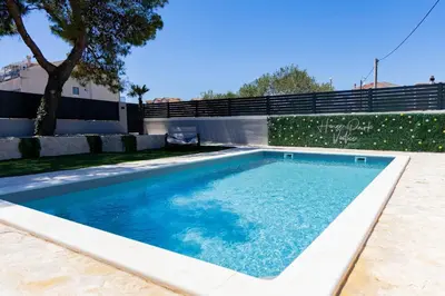 Bazen u objektu House PARK Vodice ili u blizini