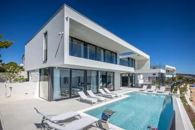 Bazen u objektu Sensational Rogoznica Villa 5 Bedrooms Villa Miracle Balcony Overlooking Sea ili u blizini