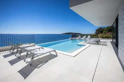 Bazen u objektu Sensational Rogoznica Villa 5 Bedrooms Villa Miracle Balcony Overlooking Sea ili u blizini