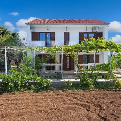 Lovely Apartment In Brodarica With Wifi