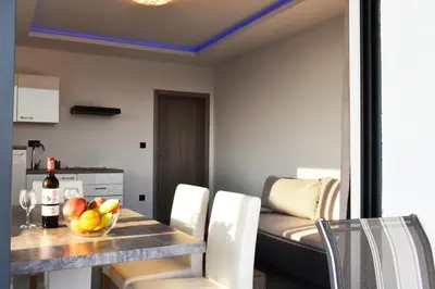 Kuhinja ili čajna kuhinja u objektu Apartments Toni