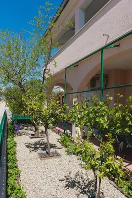 Vrt u objektu Apartments Matic Vodice