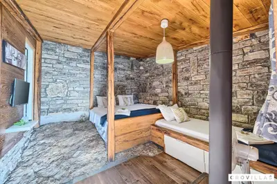 TV i/ili zabavni centar u objektu Stone