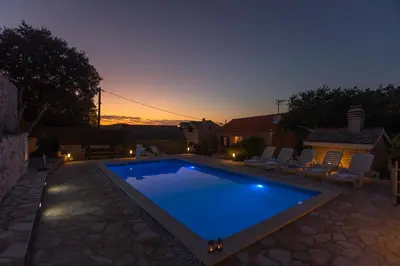 Bazen u objektu Stone houses Nikola ili u blizini