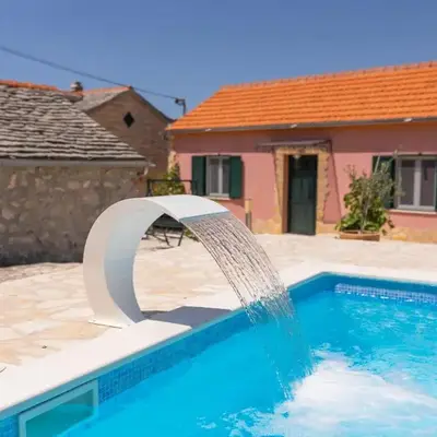 Stone houses Nikola