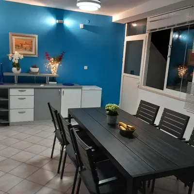 Kuhinja ili čajna kuhinja u objektu Pool apartman Maja