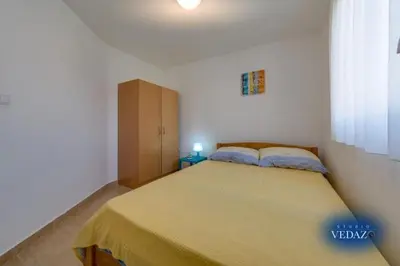Krevet ili kreveti u jedinici u objektu Holiday apartment in Razanj with sea view, terrace, air conditioning, WiFi 4773-2