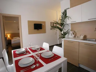 TV i/ili zabavni centar u objektu Guest House Lorenta near the beach