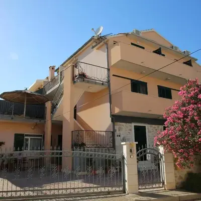 Guest House Lorenta near the beach