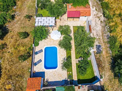 Bazen u objektu Villa Marina ili u blizini