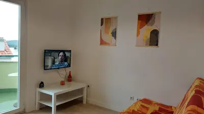 TV i/ili zabavni centar u objektu Holiday apartment in Zaboric with sea view, balcony, air conditioning, WiFi 5177-1