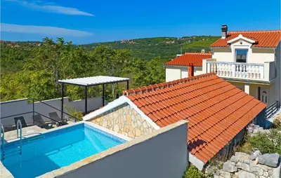 Bazen u objektu 4 Bedroom Stunning Home In Skradin ili u blizini