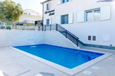 Bazen u objektu Apartments Katic ili u blizini
