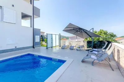 Bazen u objektu Apartments Katic ili u blizini