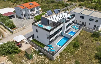 Bazen u objektu Beach Front Home In Srima ili u blizini