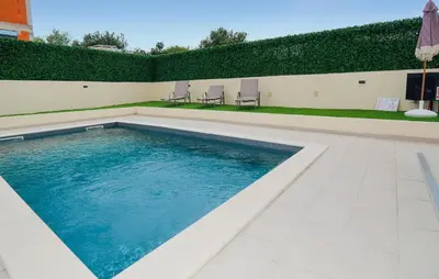Bazen u objektu Beach Front Home In Vodice ili u blizini