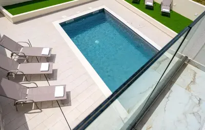 Bazen u objektu Beach Front Home In Vodice ili u blizini