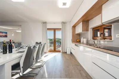 Kuhinja ili čajna kuhinja u objektu Villa Paula ZadarVillas