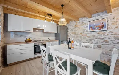Kuhinja ili čajna kuhinja u objektu Cozy Home In Primosten With Wifi