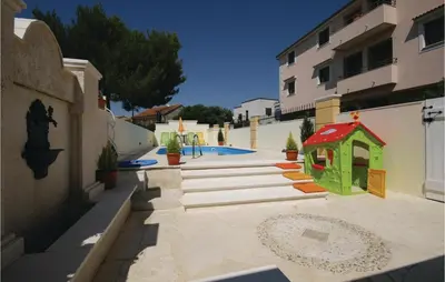 Bazen u objektu Holiday Home Brodarica 2 ili u blizini