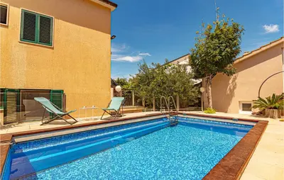 Bazen u objektu Holiday Home Razanj 3 ili u blizini