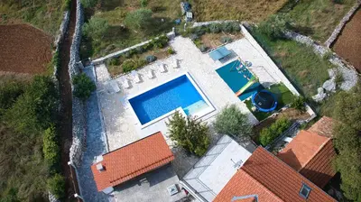 Bazen u objektu Villa Emanuel in Ljubitovica - Haus für 4-6 Personen ili u blizini