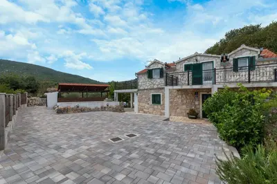 Pogled na planine ili pogled na planine iz vila