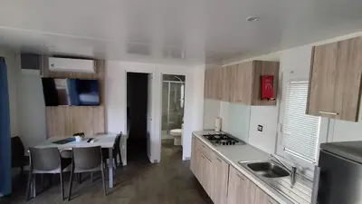 Kuhinja ili čajna kuhinja u objektu Mobile Home Luka plaza Slanica, Murter