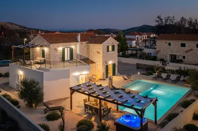Bazen u objektu Villa Vallis ili u blizini