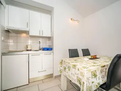 Kuhinja ili čajna kuhinja u objektu Apartment Andrea-2 by Interhome